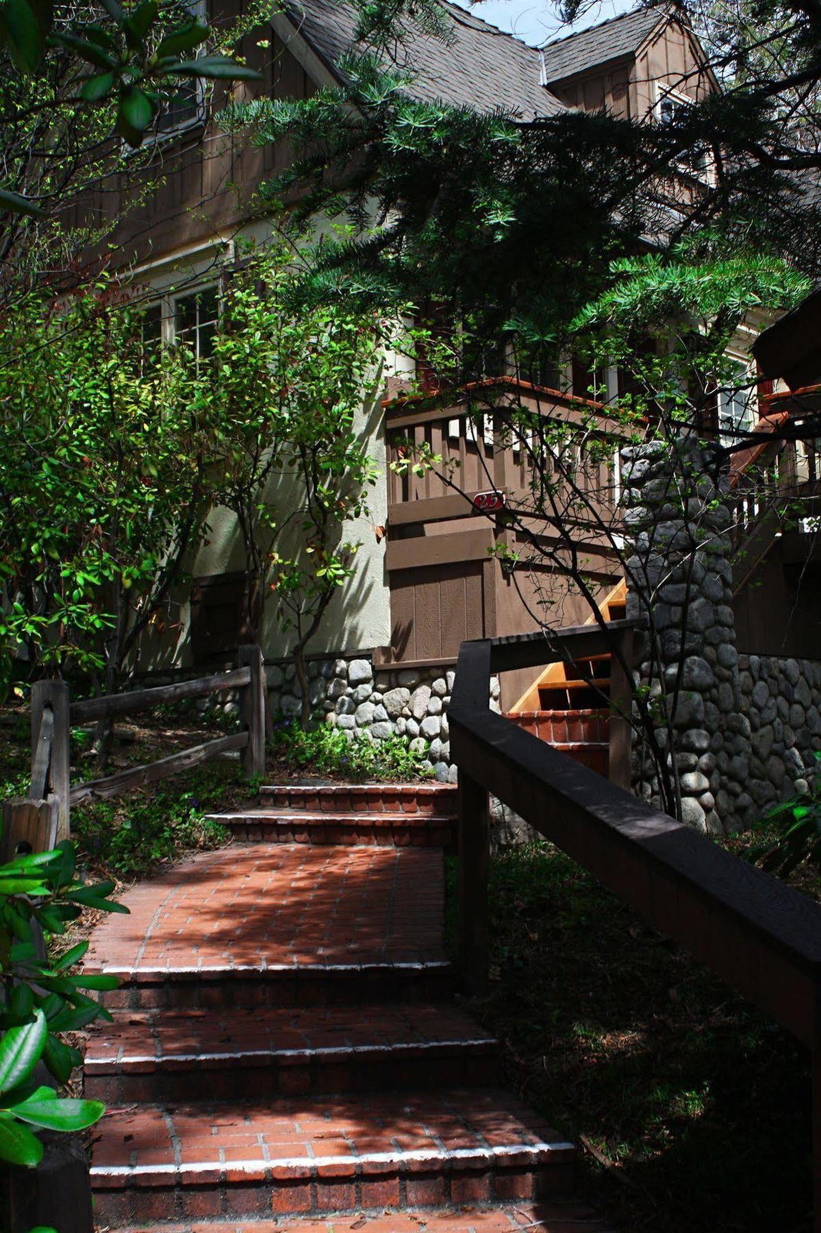 Saddleback Inn At Лейк-Эрроухед Экстерьер фото